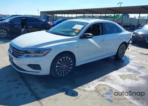 2022 Volkswagen Passat 2.0T Limited Edition z USA, uszkodzony, nr VIN 1VWBA7A39NC006437